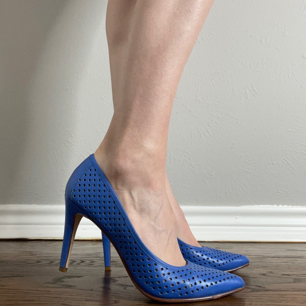 Halogen comfortable leather 4” heels, electric blue